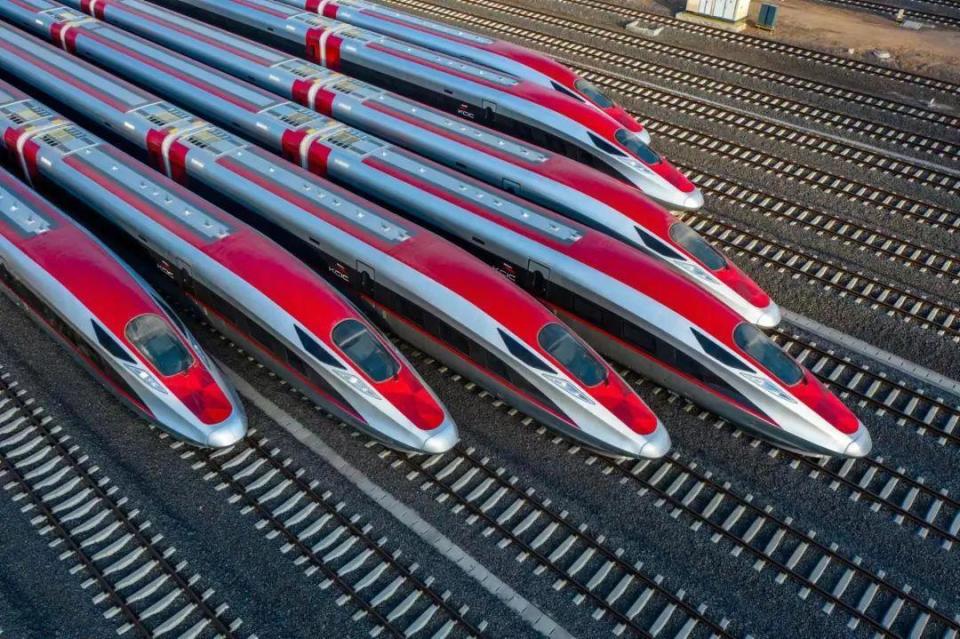 ?雅萬(wàn)高鐵動(dòng)車(chē)組。中國(guó)中車(chē)供圖。