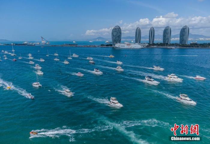 資料圖：航拍三亞眾多出海游玩的游艇回港。 駱云飛 攝
