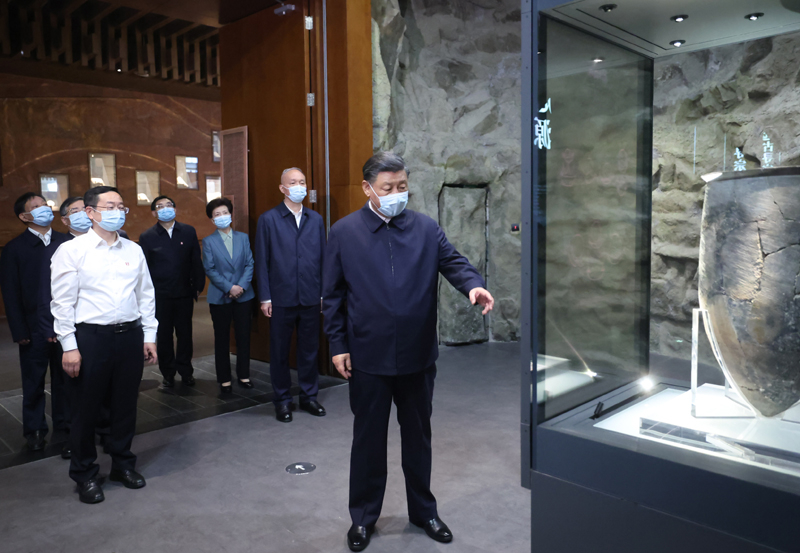 2023年6月2日,習近平來到中國歷史研究院內(nèi)的中國考古博物館調(diào)研。